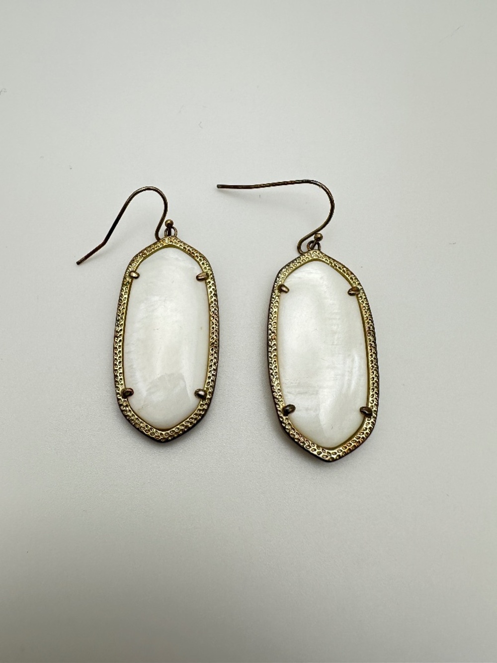 Kendra Scott Elle Gold Drop Earrings in Ivory Mother Of Pearl